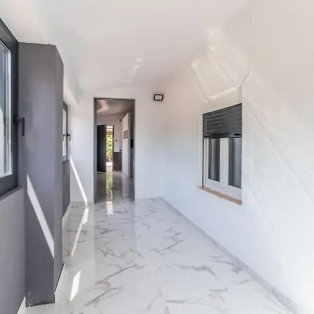 Con Piscina Privada, Barbacoa, Wifi Y Parking Incluido